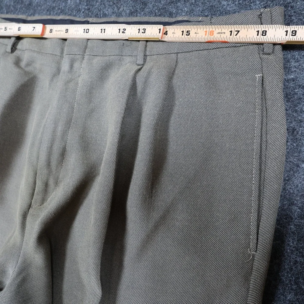 Van Heusen Dress Pants Mens 38x30 Brown Rayon Polyester Pleated Relaxed Slacks